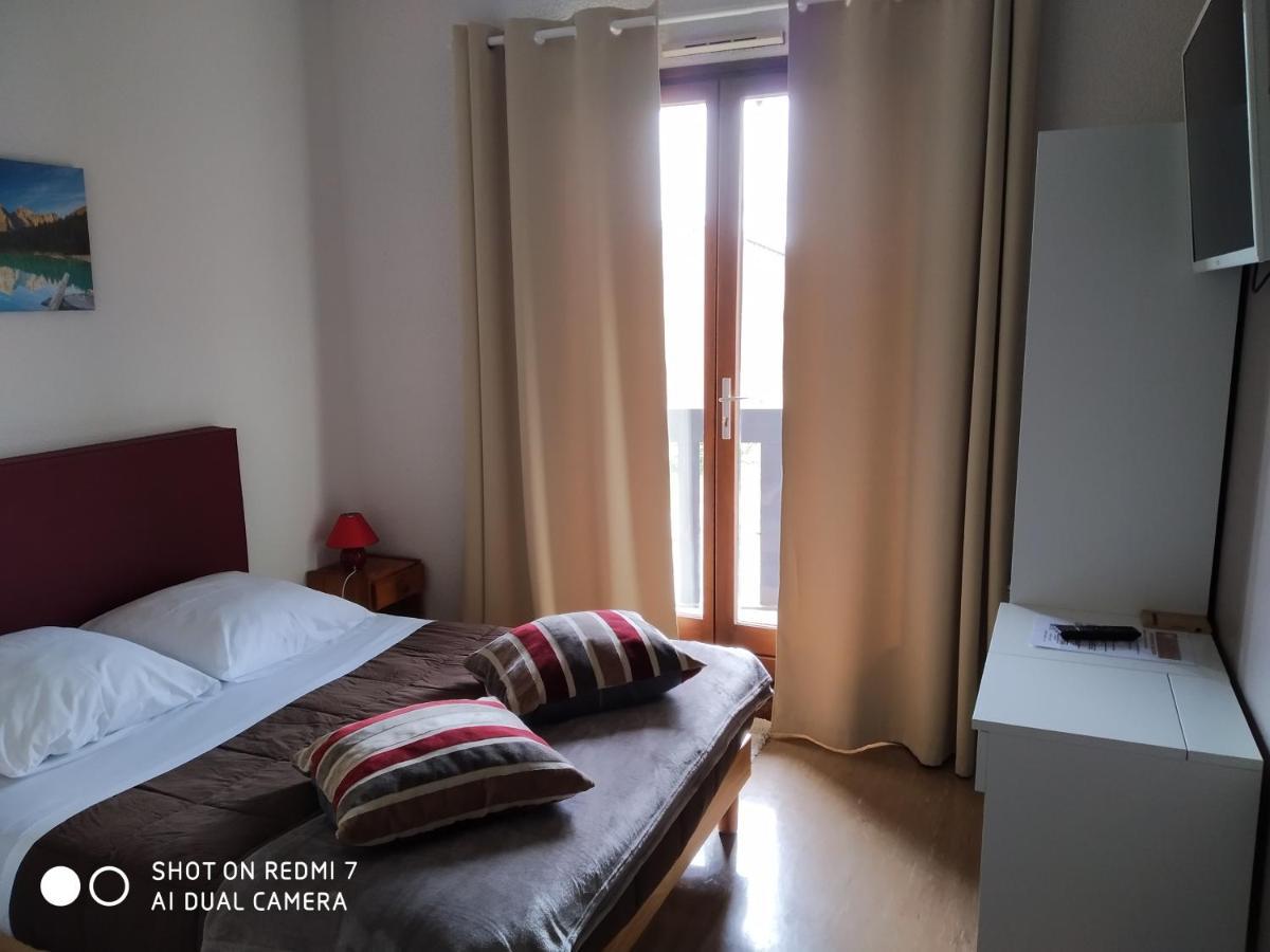 Chalet Hotel Les Marmottes 2 Etoiles Nn Montferrier المظهر الخارجي الصورة