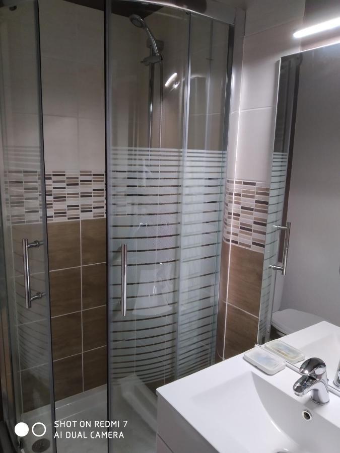 Chalet Hotel Les Marmottes 2 Etoiles Nn Montferrier المظهر الخارجي الصورة