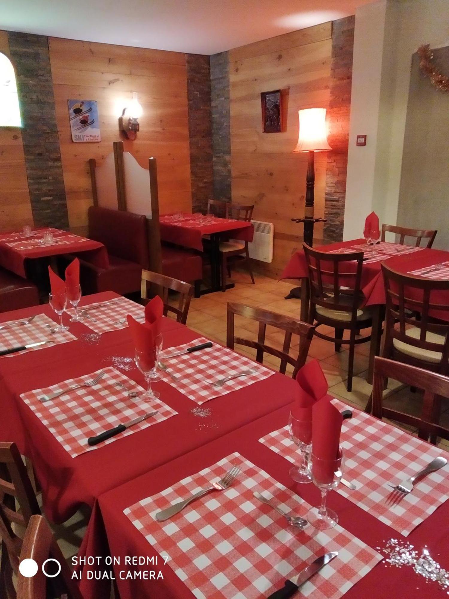 Chalet Hotel Les Marmottes 2 Etoiles Nn Montferrier المظهر الخارجي الصورة
